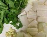 葉付き大根と鶏腿肉のトマトワイン煮込み作り方1写真