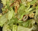 レタスとちくわと卵のバターめんつゆ炒め作り方3写真