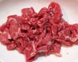 牛肉と野菜とブルーベリーの中華炒め作り方1写真