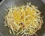もやしとソーセージのカレー炒め作り方2写真