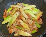 豚バラ肉とネギの梅肉バター炒め作り方6写真