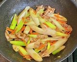 豚バラ肉とネギの梅肉バター炒め作り方7写真