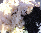 キャベツとこんにゃくと油揚げとひじき炒め作り方1写真