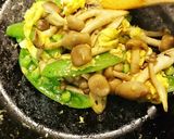 しめじとスナップえんどう玉子炒め作り方3写真