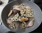 鶏手羽中とレンコンの甘酢炒め作り方4写真