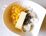 塩昆布とコーンの洋風おにぎり作り方1写真