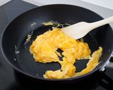 お手軽♫『小松菜と卵と豚肉の醤油炒め』作り方3写真