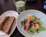 朝食はカリカリベーコンエッグサラダ作り方4写真