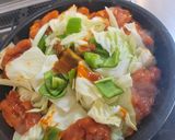 チーズを上から流し入れるチーズタッカルビ作り方5写真