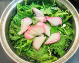 水菜と卵とかまぼこのお味噌汁作り方1写真