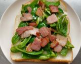 ピーマンとベーコンのチーズ乗せトースト作り方4写真