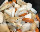 サツマイモや季節の野菜と手羽中の煮物♫作り方3写真