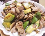 簡単!舞茸と豚コマのアボガドたっぷり炒め作り方4写真