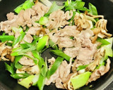 簡単メイン♪長ネギと豚肉の甘辛炒め煮〜☆作り方3写真