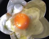 ☆花型セルクルで星の目玉焼き（笑）作り方3写真