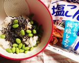 塩こんぶと枝豆のおにぎり♪作り方1写真