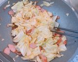 ☆キャベツとウインナーのコンソメパスタ☆作り方3写真