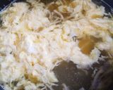 しいたけの茎と玉子のコンソメスープ作り方3写真