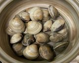 ほろ苦♩ホンビノスとたっぷり春菊の酒蒸し作り方4写真