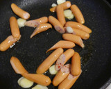 簡単！白菜とソーセージのおかかマヨ炒め作り方2写真