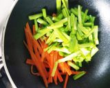 もやし韮人参のチーズ醤油の野菜炒め♡作り方3写真