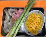 エビとアスパラガスの洋風炊き込みご飯♪作り方1写真