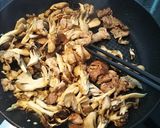 豚肉とまいたけと軟白葱のペペロンチーノ作り方5写真