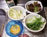豚ひき肉とふんわり卵のサニーレタス炒め作り方1写真