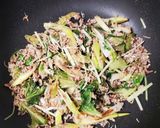豚ひき肉とふんわり卵のサニーレタス炒め作り方15写真