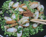 カブの茎と揚げかまぼこのゴマみそ炒め作り方5写真