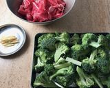 牛肉とブロッコリー、生姜のオイスター炒め作り方1写真