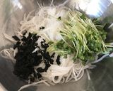 簡単ポン酢で頂く＊大根わかめ貝割れサラダ作り方2写真