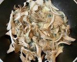 牛乳で濃厚☆舞茸と生ハムのクリームパスタ作り方2写真