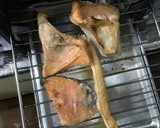 残り物のカブの葉と鮭のアラで大人の炒飯作り方2写真
