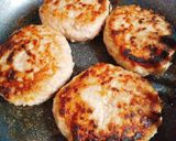 チーズものせて♪トマト煮込みハンバーグ♪作り方1写真