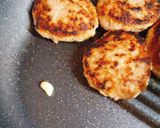 チーズものせて♪トマト煮込みハンバーグ♪作り方3写真