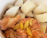 大根と骨付き鶏肉の煮付け作り方2写真