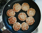 簡単節約☆厚揚げ入り照り焼きハンバーグ。作り方5写真