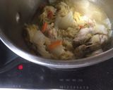 白菜は…酒でじっくり煮る！鶏手羽スープ作り方5写真