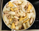 旨味が詰まった！鶏モモと大根の甘辛煮物作り方7写真