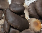 大きいヒラタケと乾燥ワカメの焼きキノコ作り方1写真