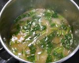 簡単！たこと玉葱ほうれん草のお味噌汁作り方3写真