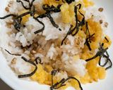 天かすと塩昆布おにぎり【悪魔のおにぎり】作り方1写真