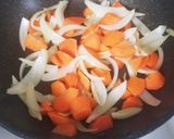 人参&玉ねぎお肉&目玉焼きマヨで♡作り方1写真