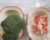 ブロッコリーと塩麹豚こま肉炒め作り方1写真