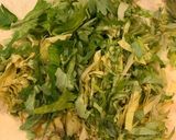 余ったセロリの葉で！もやしチリソー酢！作り方1写真