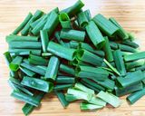 新玉ねぎの葉っぱでバター醤油炒め作り方2写真