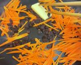 人参とレーズンのバターカレー炒め作り方2写真