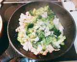 作り置き　ブロッコリーと胸肉の中華風炒め作り方3写真