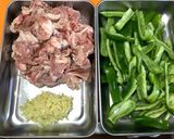 豚コマ肉とピーマンの香味豆板醤炒め作り方1写真